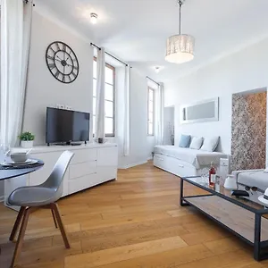 Appartement Gorgeous 1 Bdr With Gardens View In The Old Town